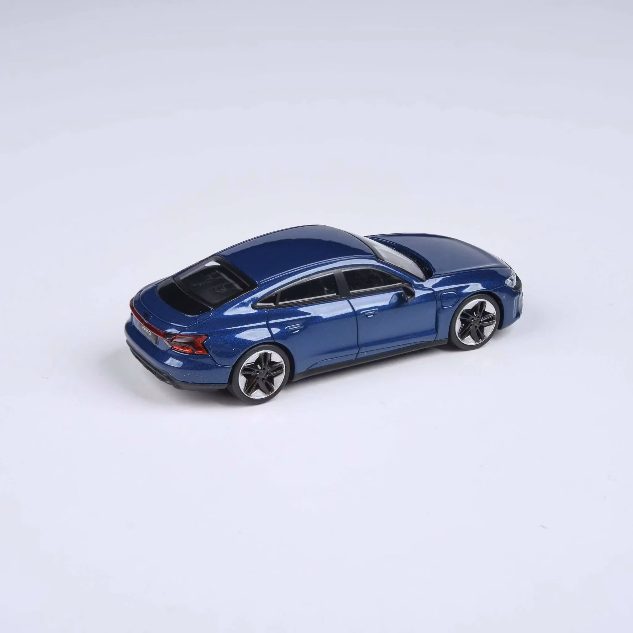 Skala 1/64 Audi E-tron GT, Ascari Blue fr Para 64