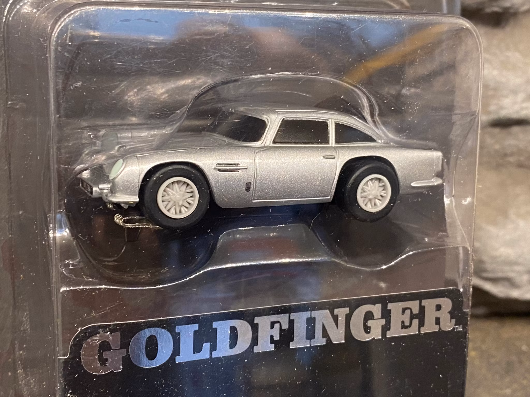 Skala 1/64 MicroScalextric Slot Car: Aston Martin DB5 Goldfinger 007 James Bond