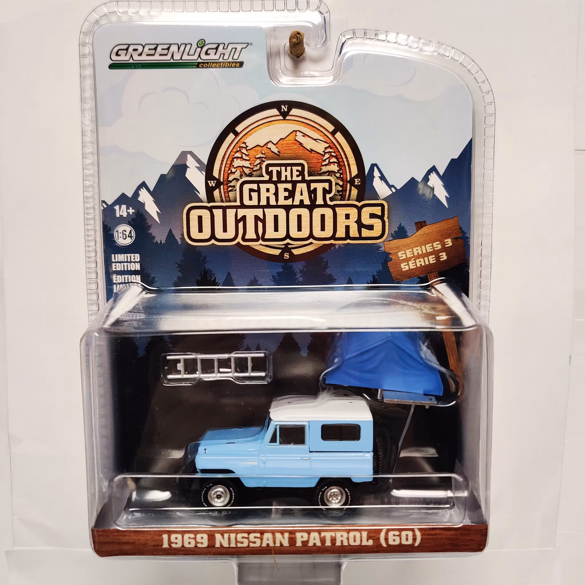 Skala 1/64 Greenlight "The Great Outdoors" 1969 Nissan Patrol (60)