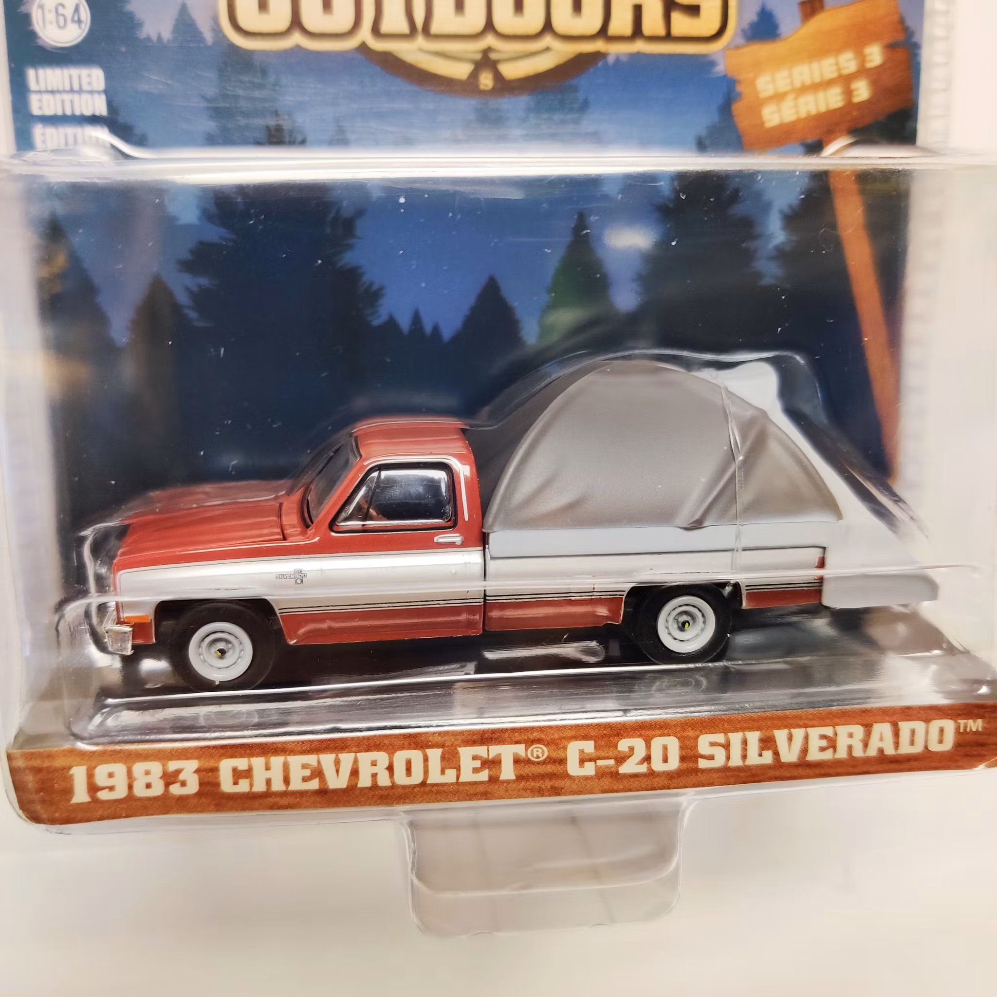 Skala 1/64 Greenlight "The Great Outdoors" 1983 Chevrolet C-20 Silverado