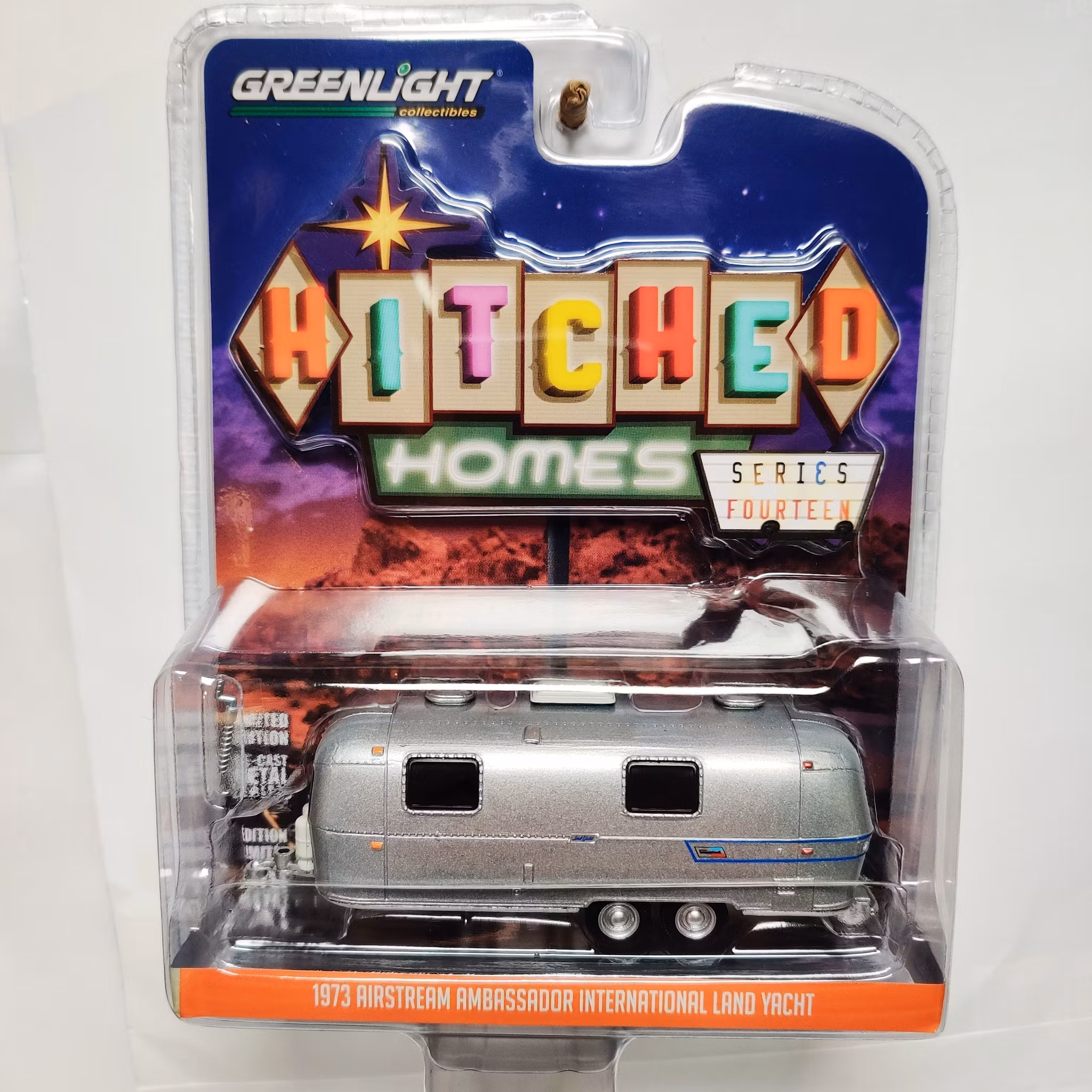 Skala 1/64 Greenlight "Hitched Homes" 1973 Airstream Ambassador International Land Yacht S14