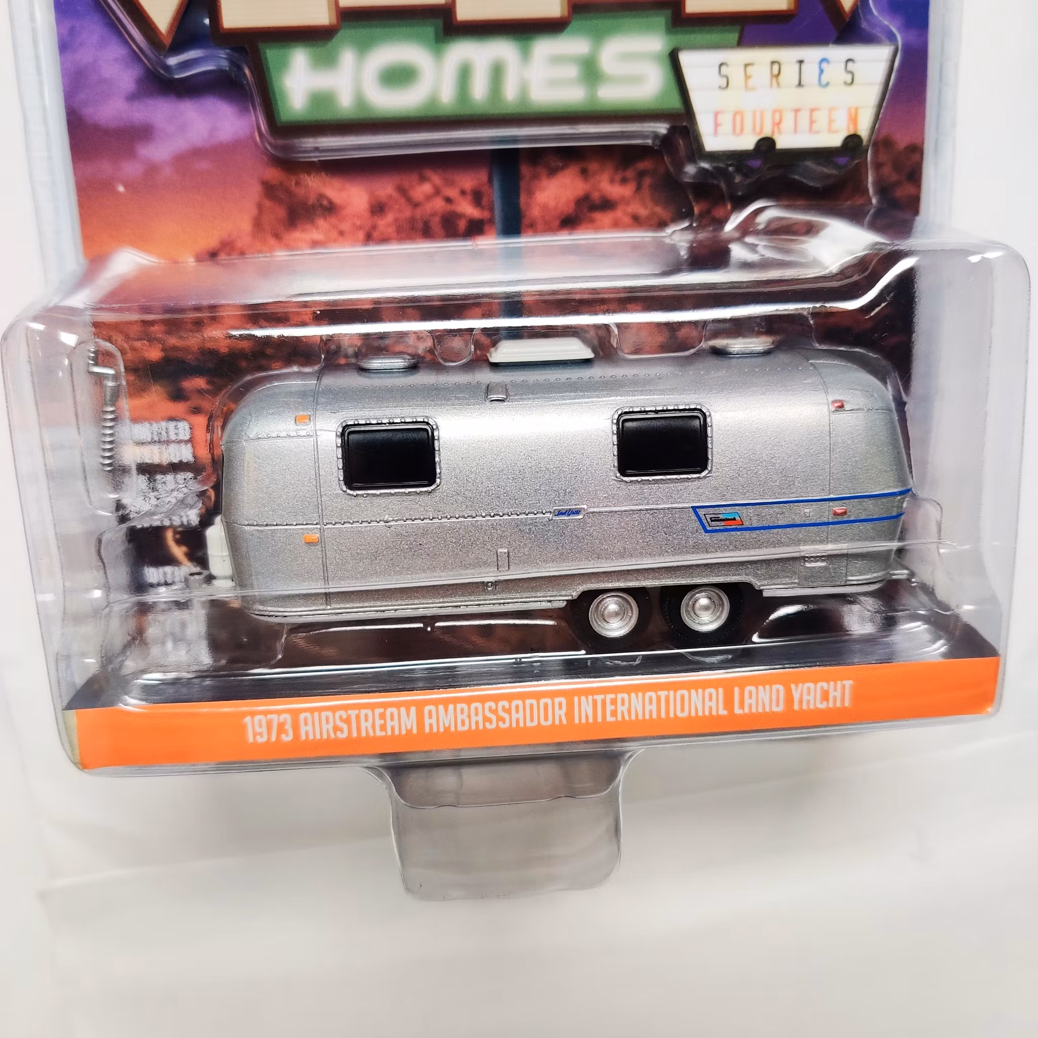 Skala 1/64 Greenlight "Hitched Homes" 1973 Airstream Ambassador International Land Yacht S14