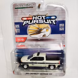 Skala 1/64 Greenlight "Hot Pursuit" 2022 Chevrolet Silverado SSV  S.44