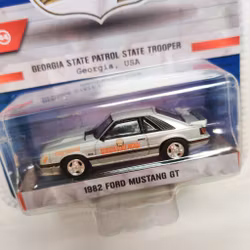 Skala 1/64 Greenlight "Hot Pursuit" 1982 Ford Mustang GT S.44