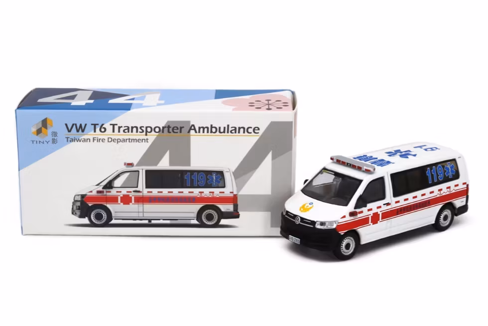 Skala 1/64 VW T6 Transporter Taiwan Fire Bureau Ambulance fr Tiny Toys