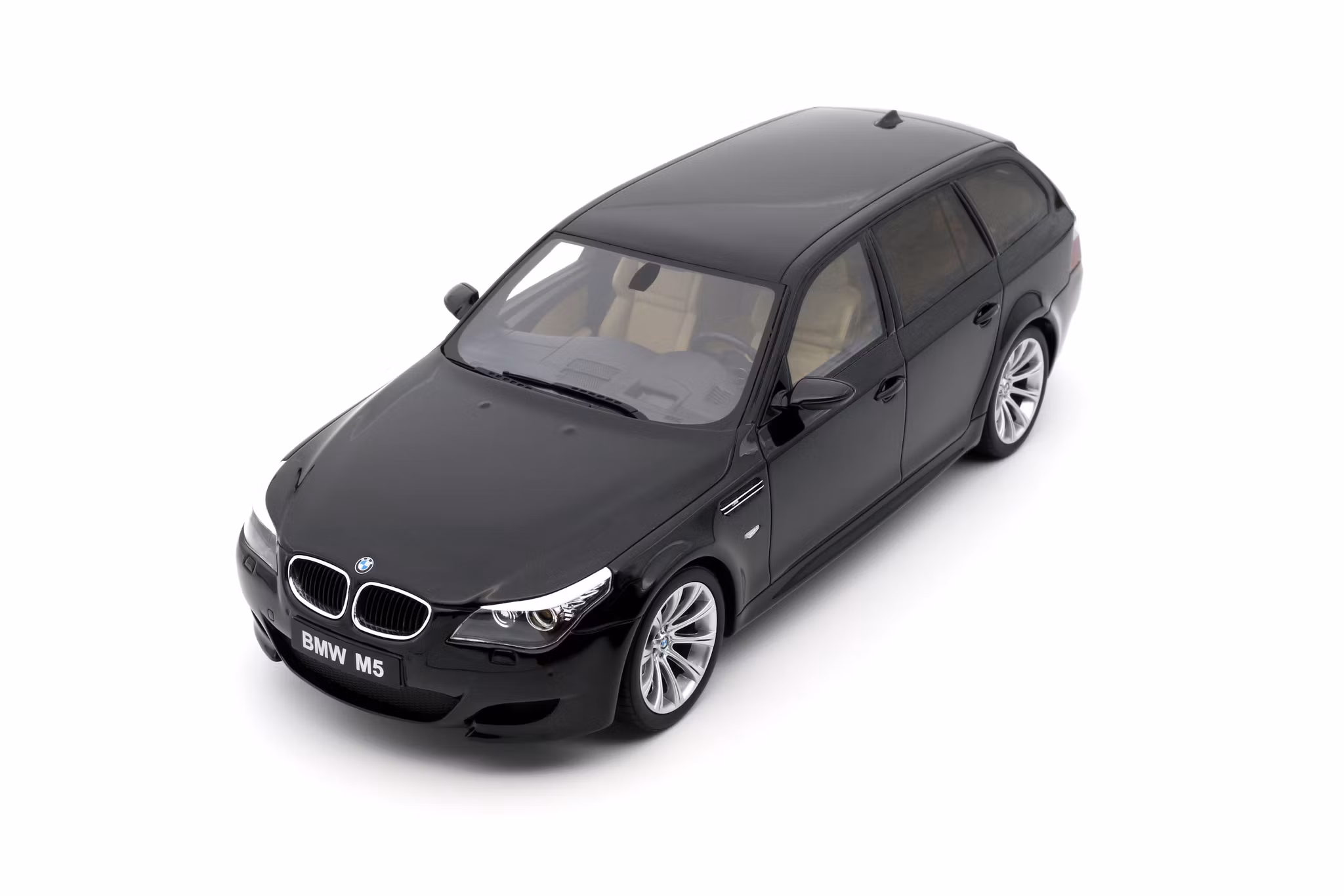 Skala 1/18 BMW M5 (E61) Black 2004, OT1020 fr Otto Mobile