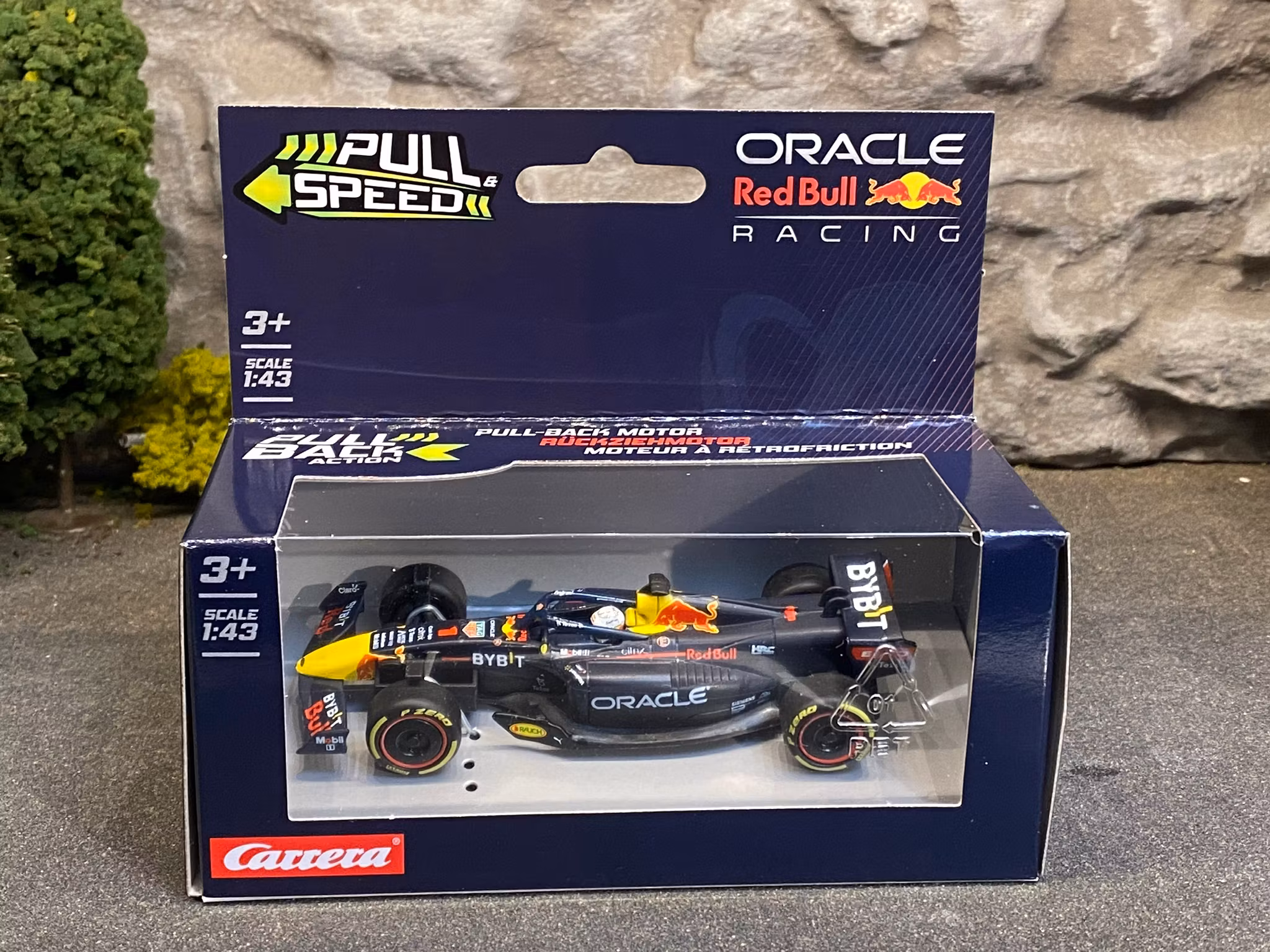 Skala 1/43 RED BULL Racing RB18 #1 Verstappen w figure fr Carrera