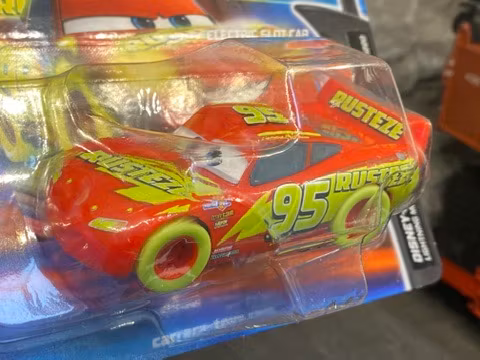 Skala 1/43 Analogue slotcar fr Carrera GO: Lightning McQueen - Glow Racers