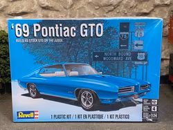 Skala 1/24 '69 Pontiac GTO "The Judge" 2N1 plastic modelkit fr Revell