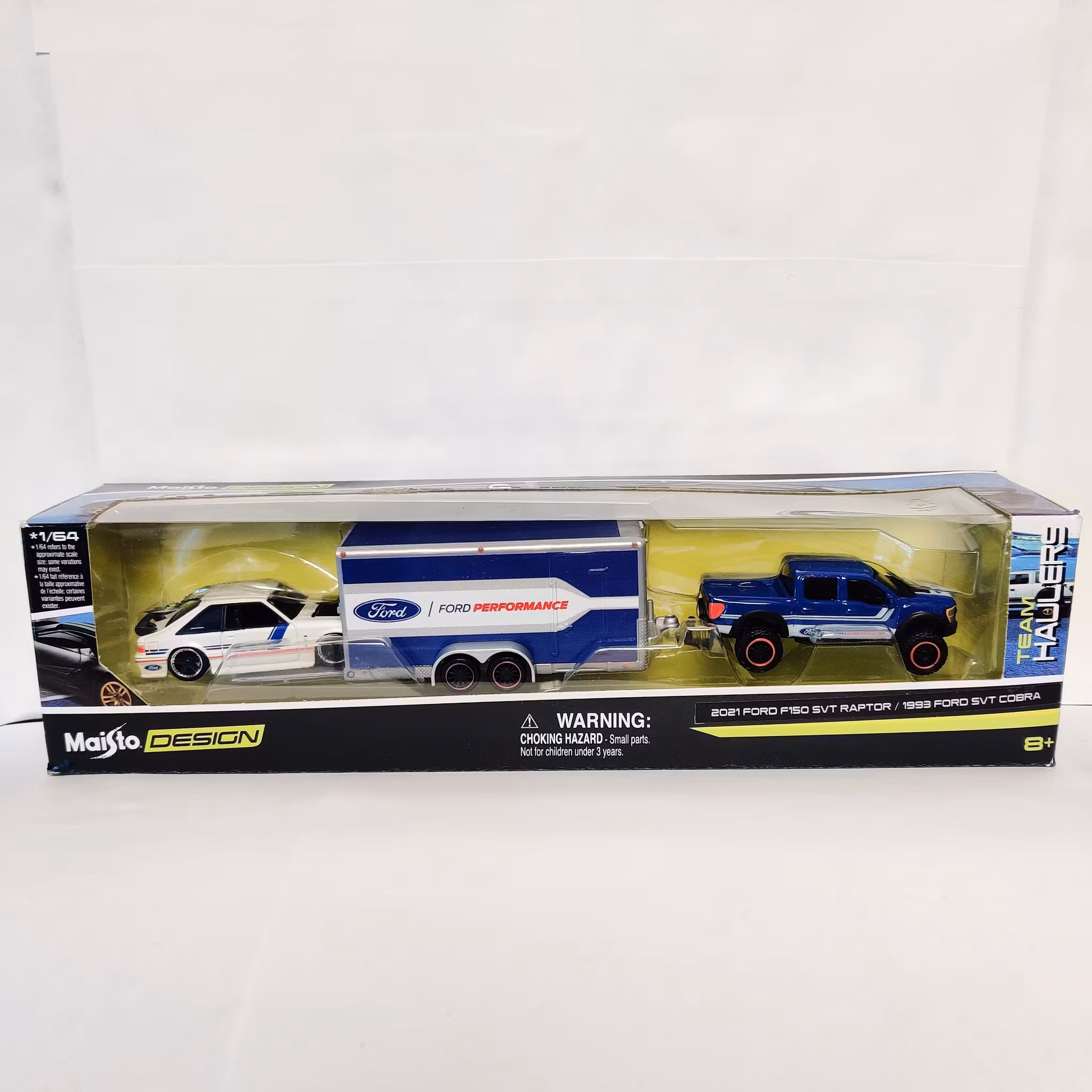 Skala 1/64 Maisto Design 21' Ford F150 SVT Raptor, 93' Ford SVT Cobra, bil/cartrailer