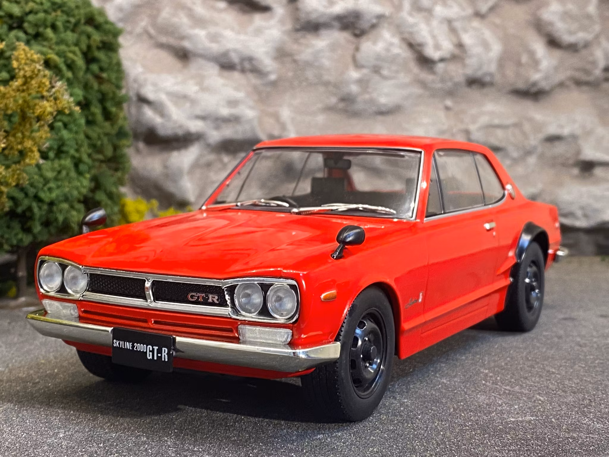Skala 1/18 Nissan Skyline GT-R KGPC10, Red Triple9 Collection