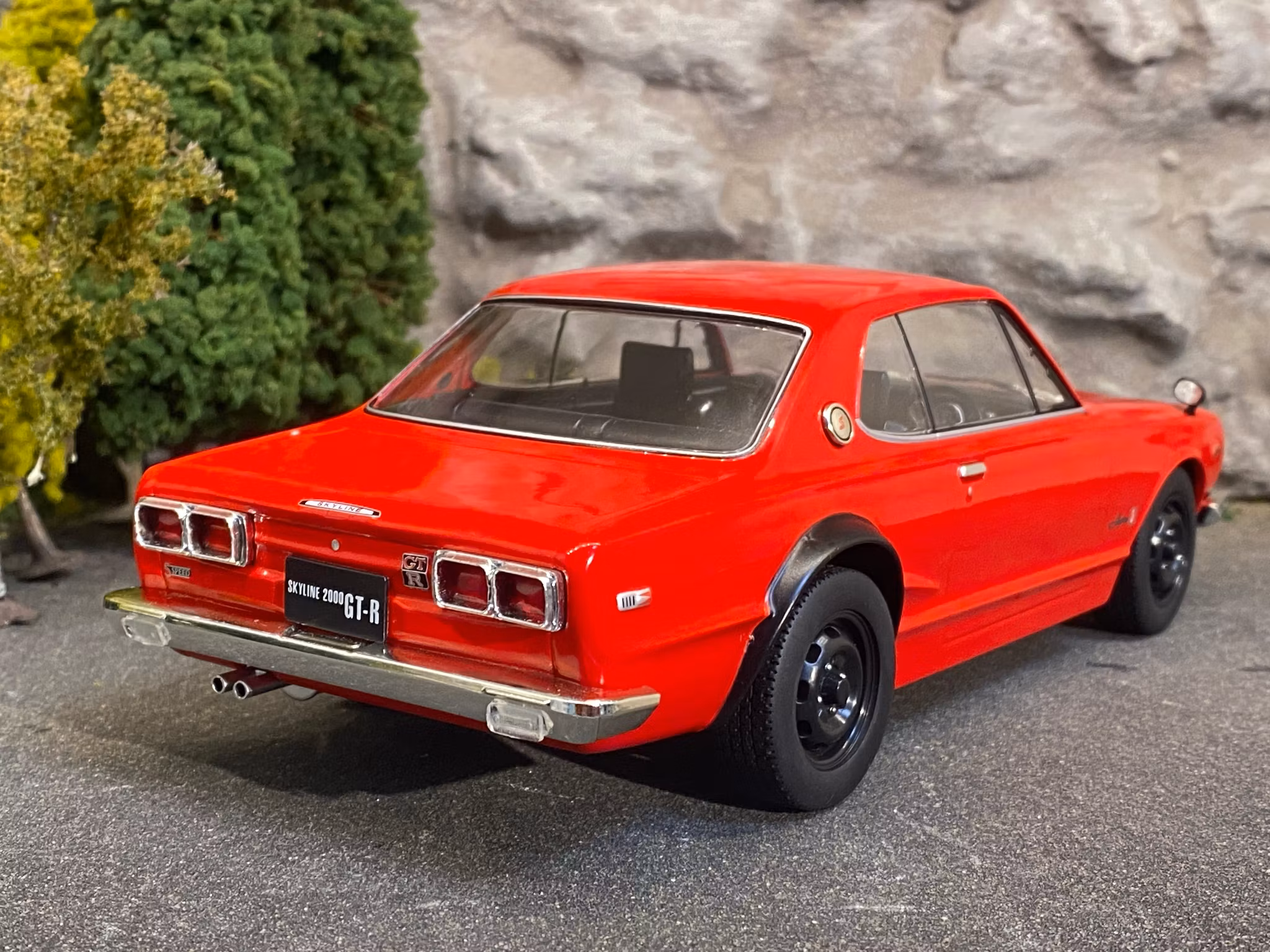 Skala 1/18 Nissan Skyline GT-R KGPC10, Red Triple9 Collection