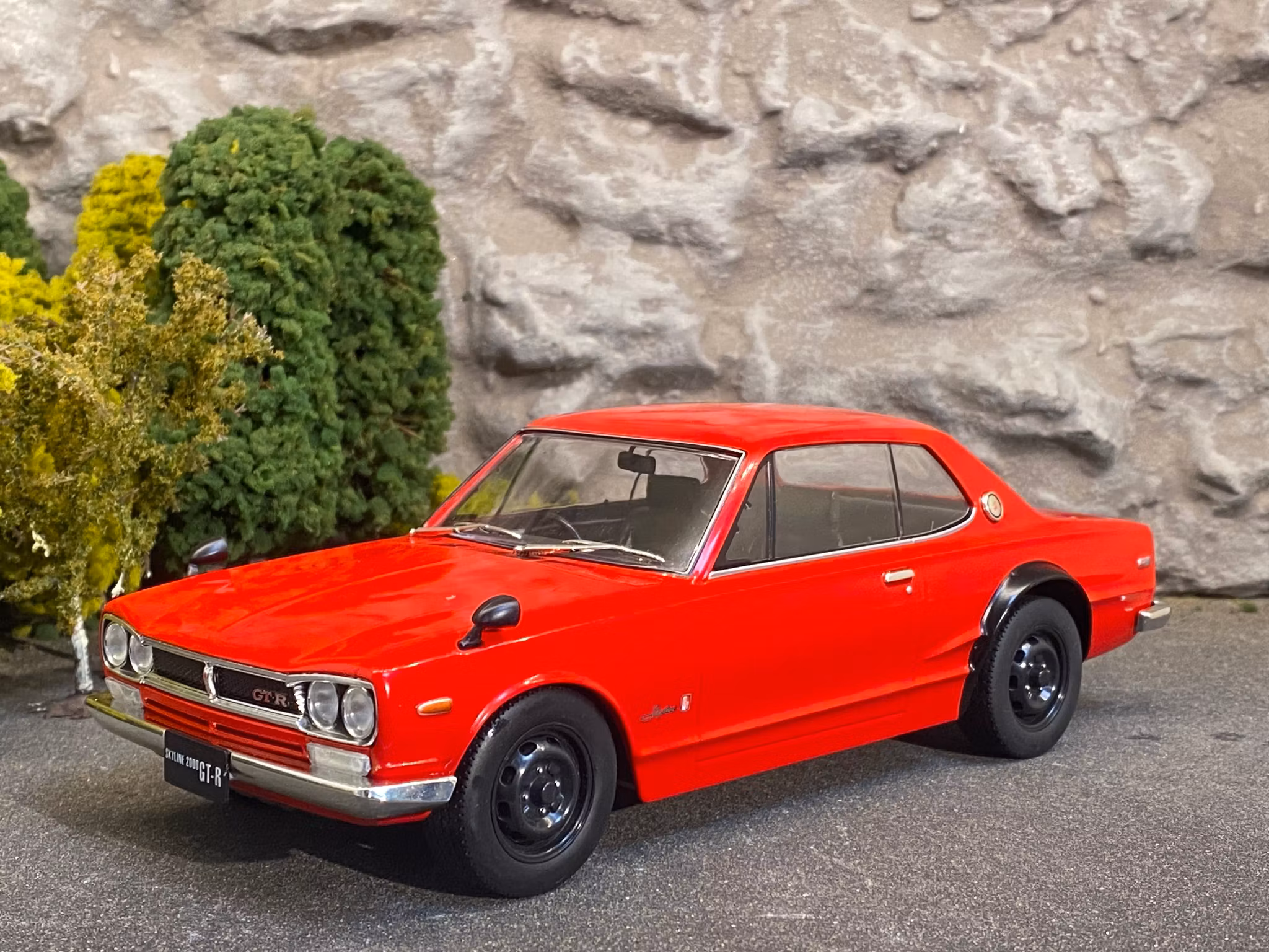 Skala 1/18 Nissan Skyline GT-R KGPC10, Red Triple9 Collection