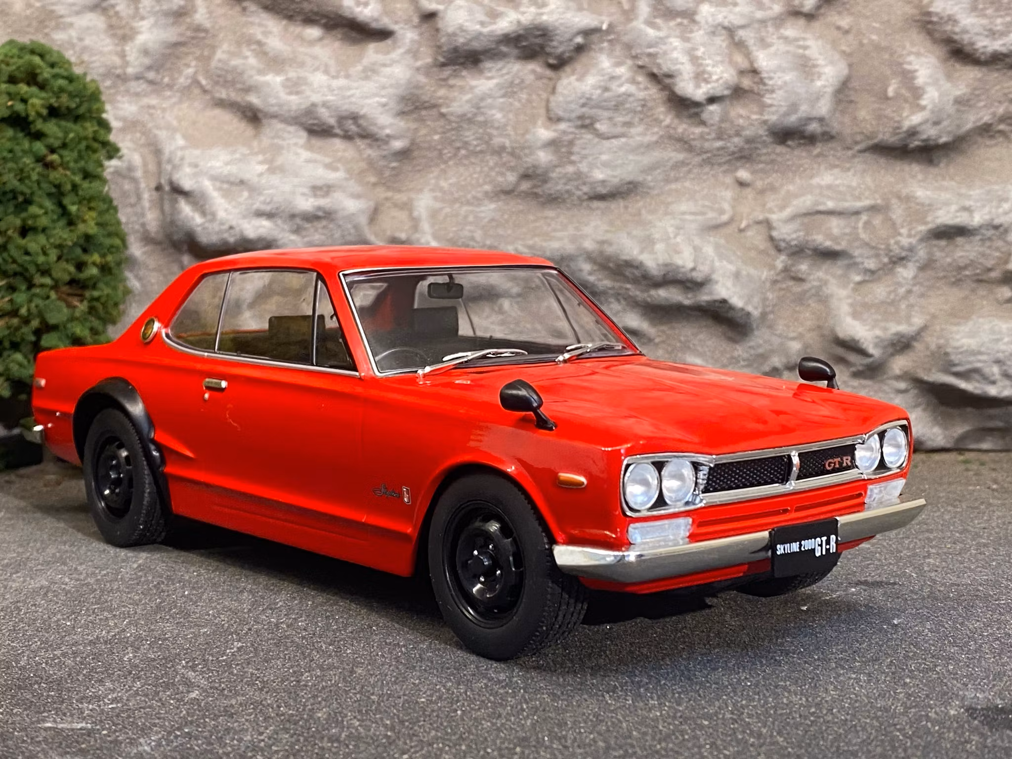 Skala 1/18 Nissan Skyline GT-R KGPC10, Red Triple9 Collection