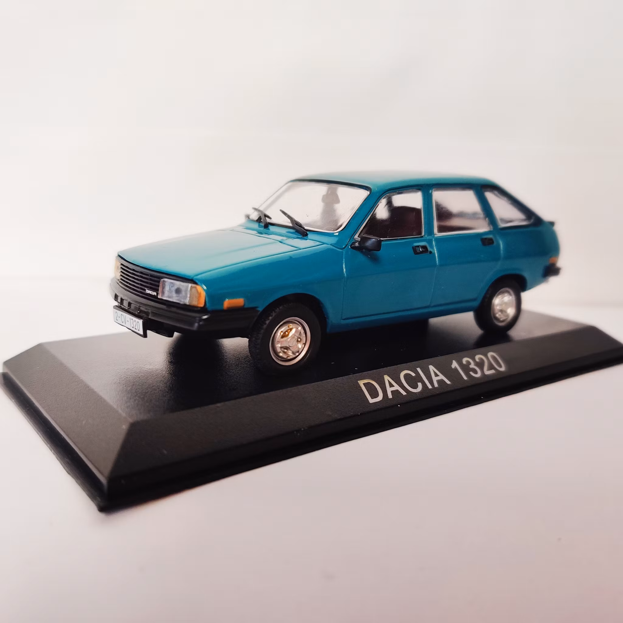 Skala 1/43 Dacia 1320 fr Magazine Models