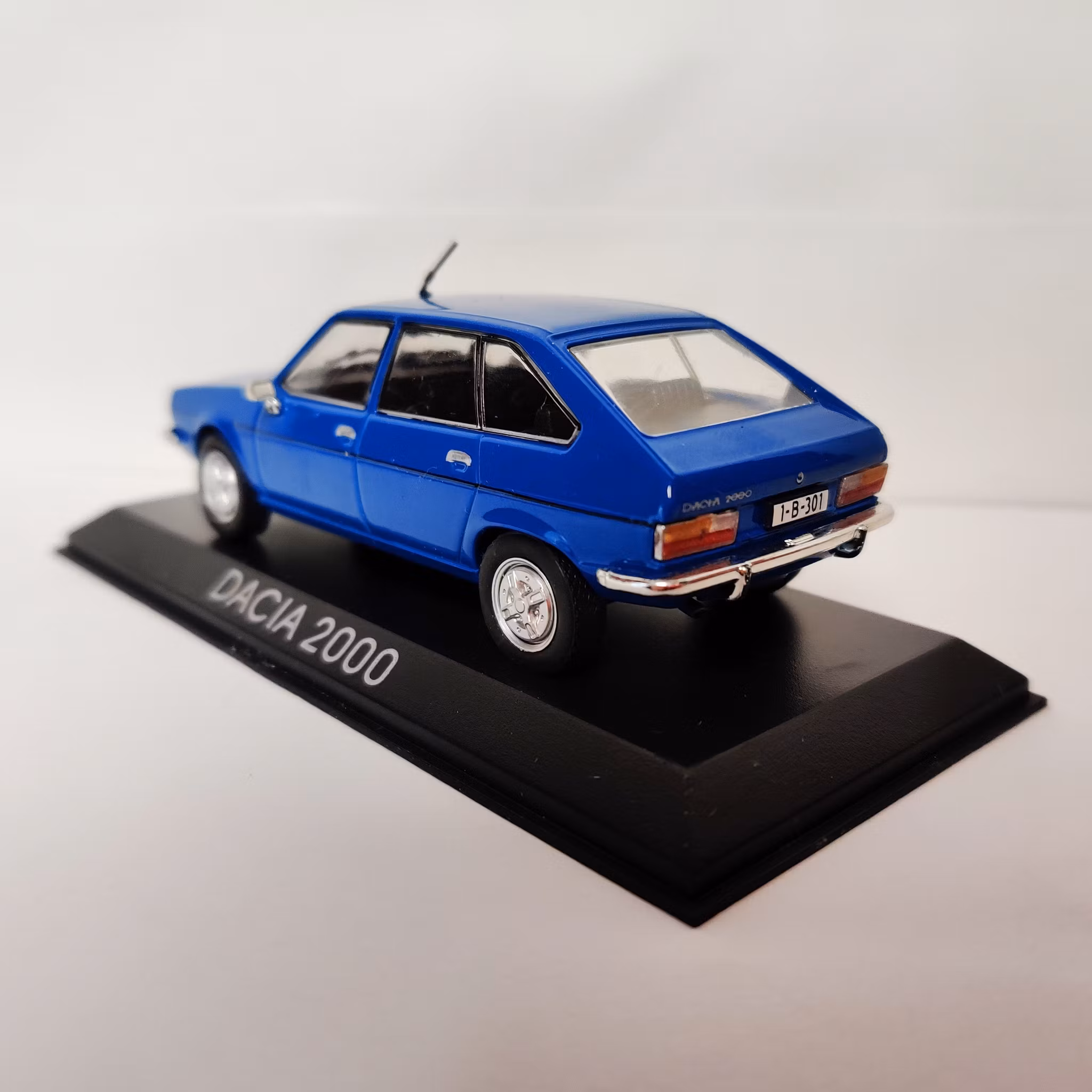 Skala 1/43 Dacia 2000 fr Magazine Models