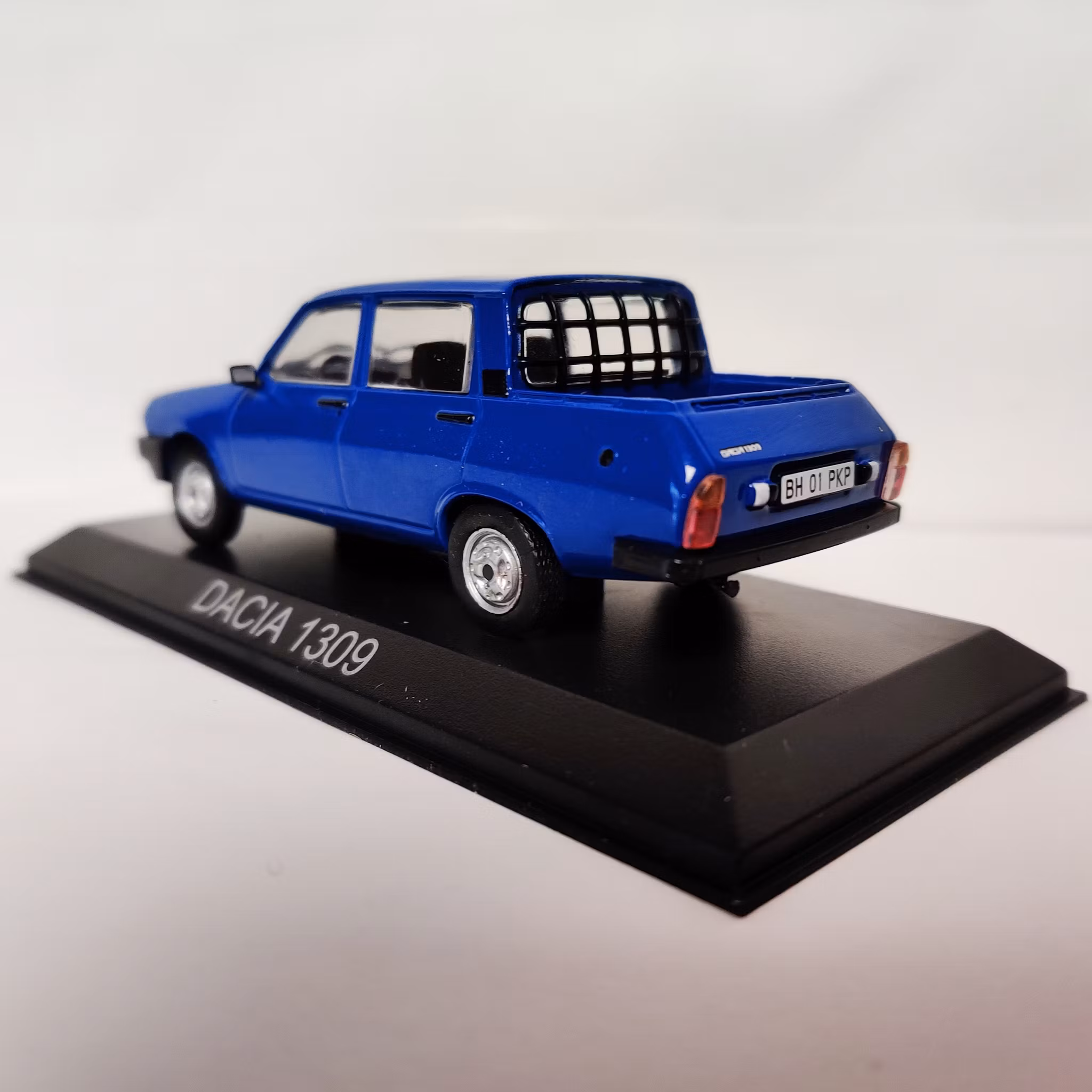 Skala 1/43 Dacia 1309 fr Magazine Models