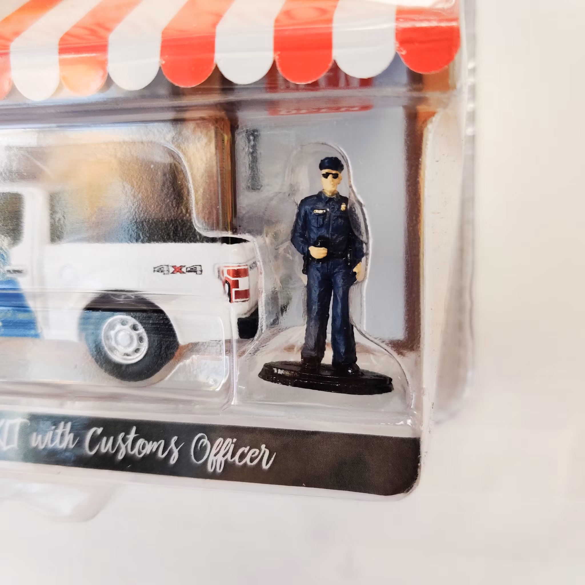 Skala 1/64 Greenlight "The Hobby Shop" 2018 Ford F-150 XLT w Officer