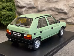 Skala 1/24 Skoda Favorit, light green fr WhiteBox