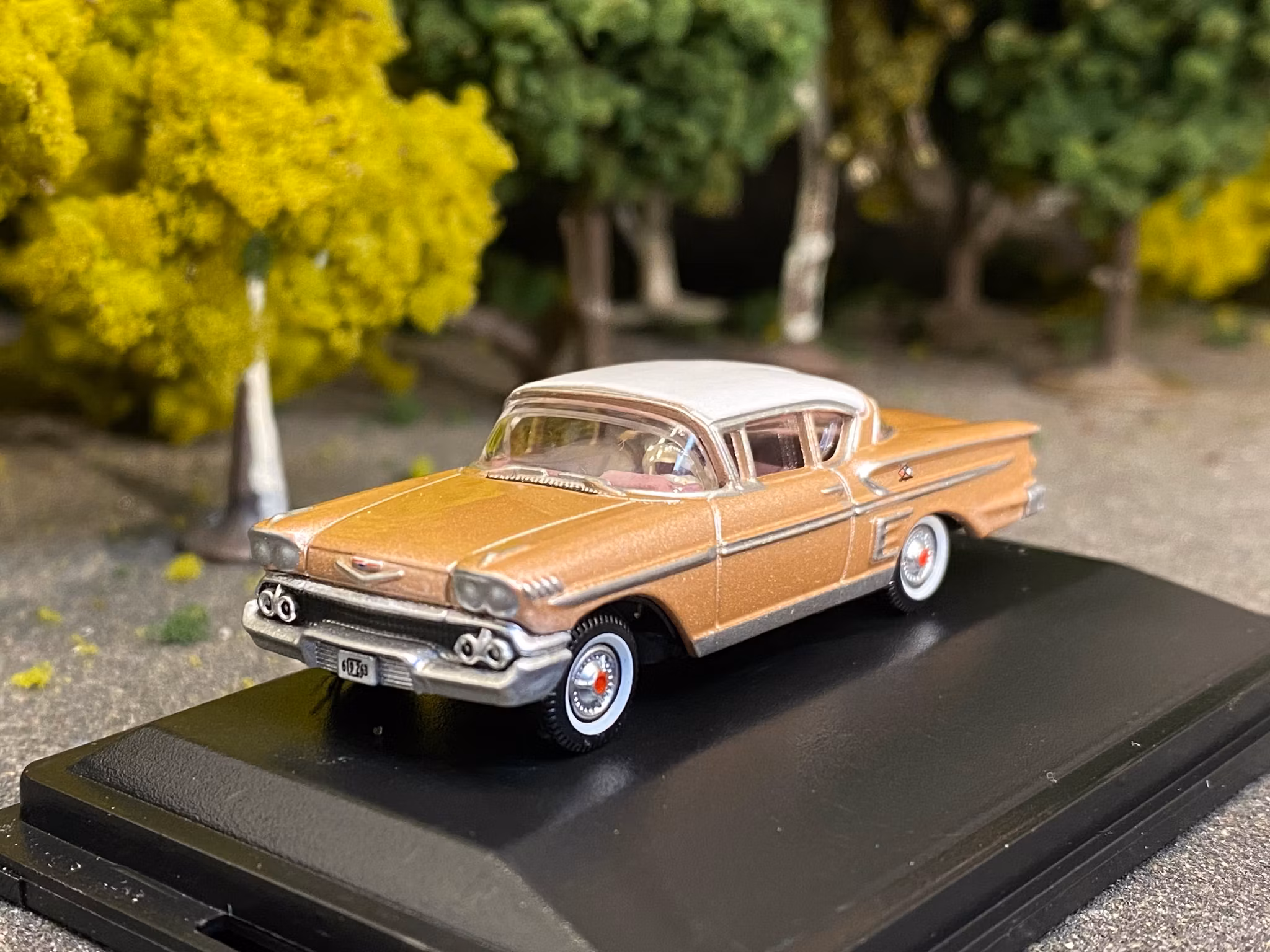 Skala 1/87 Chevrolet Impala Sport Coupe Met pink/white roof fr Oxford