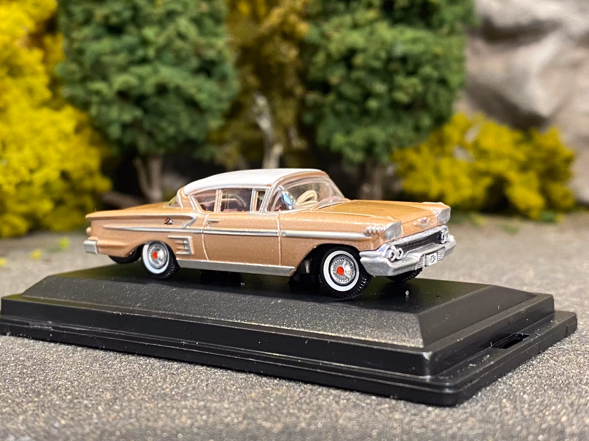 Skala 1/87 Chevrolet Impala Sport Coupe Met pink/white roof fr Oxford