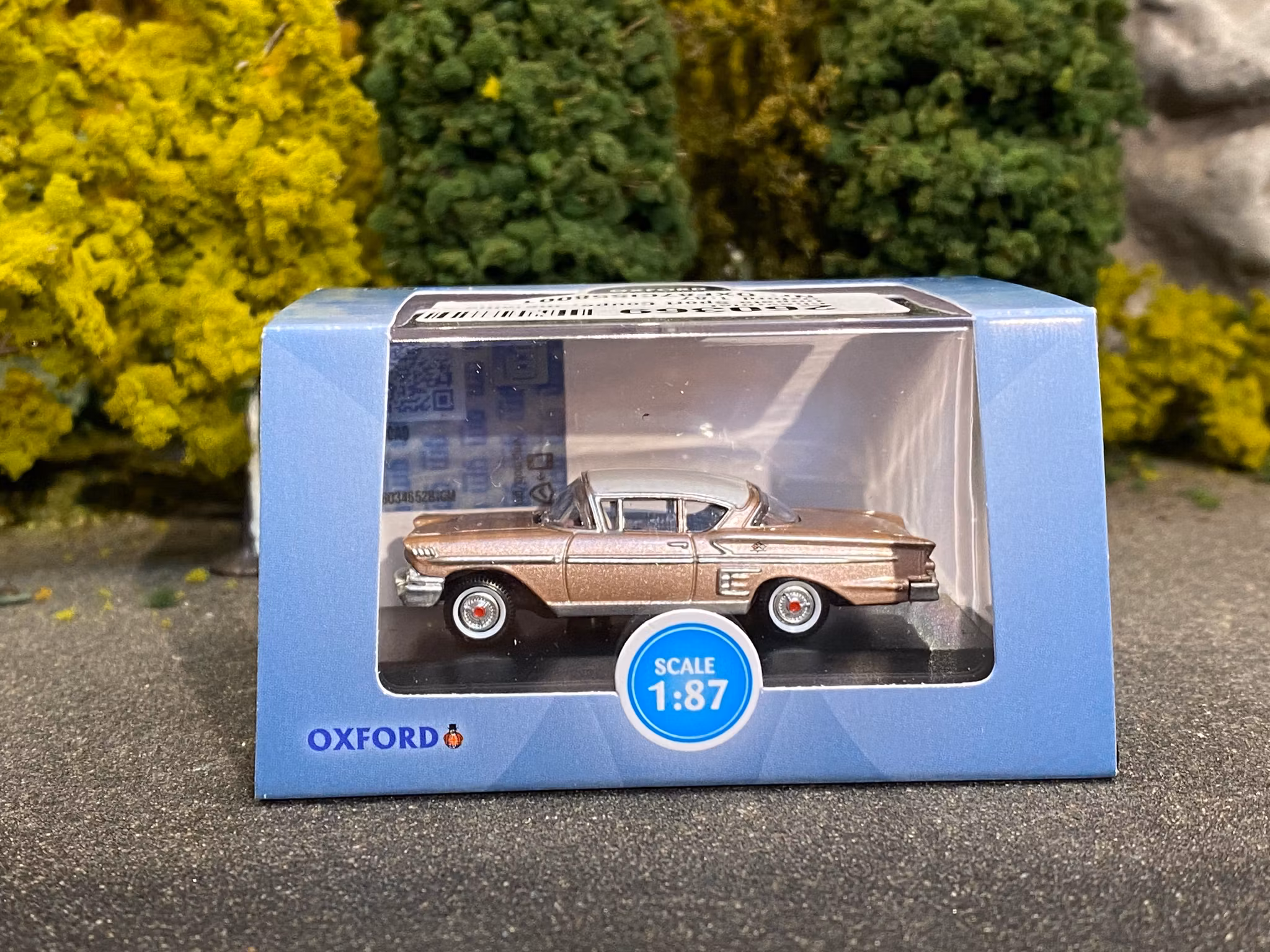 Skala 1/87 Chevrolet Impala Sport Coupe Met pink/white roof fr Oxford