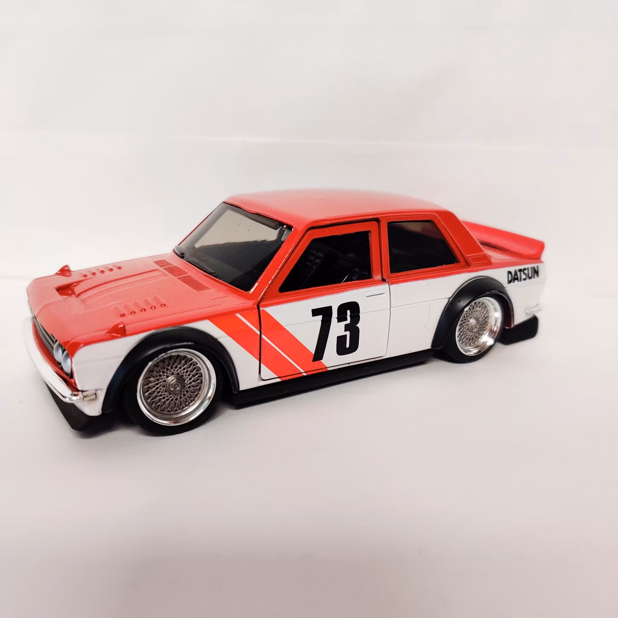 Skala 1/32 Jada "JDM Tuners" 1973 Datsun 510 Widebody
