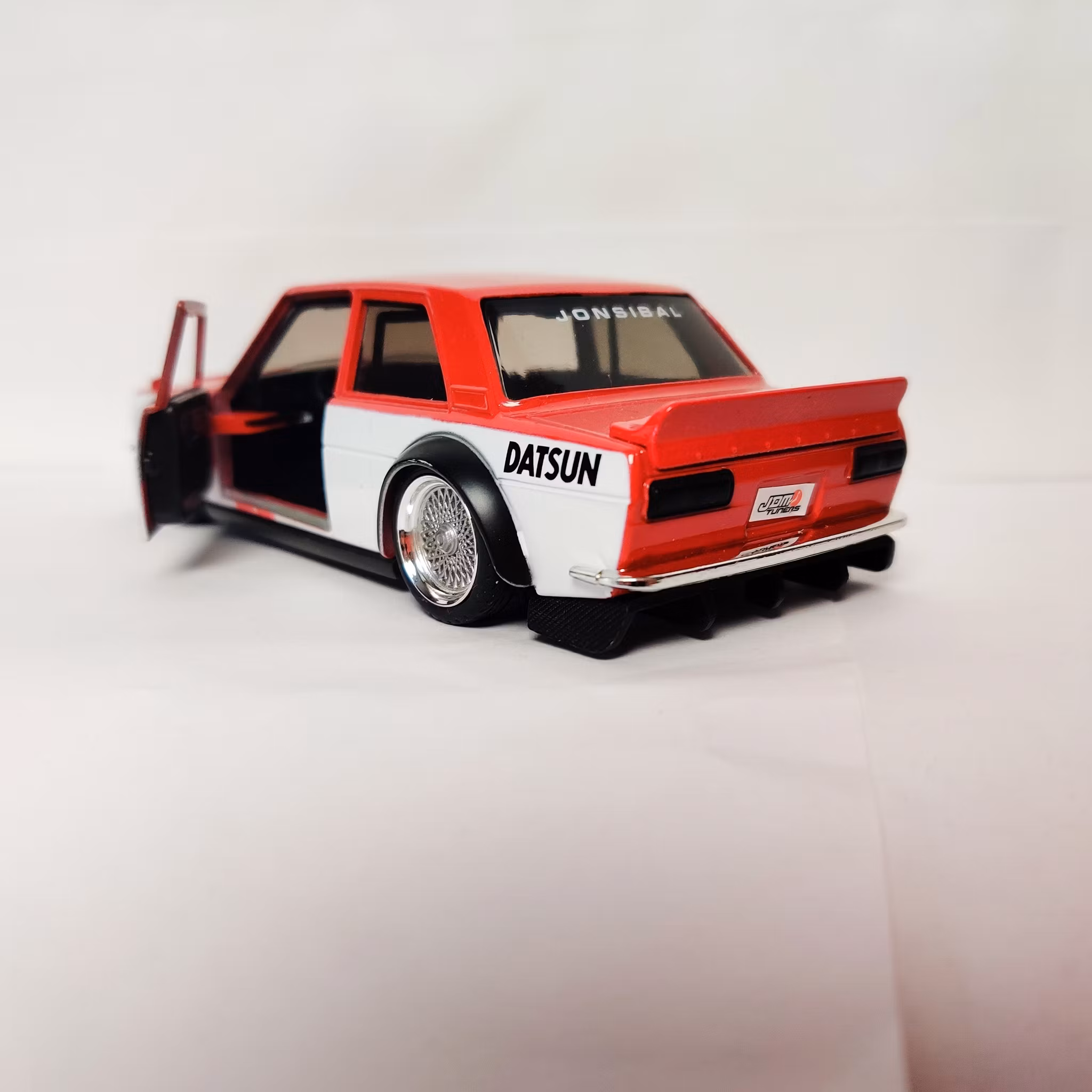 Skala 1/32 Jada "JDM Tuners" 1973 Datsun 510 Widebody