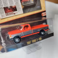 Skala 1/64 Greenlight "Vintage AD Cars" 1987 Ford F-150 Ser.9