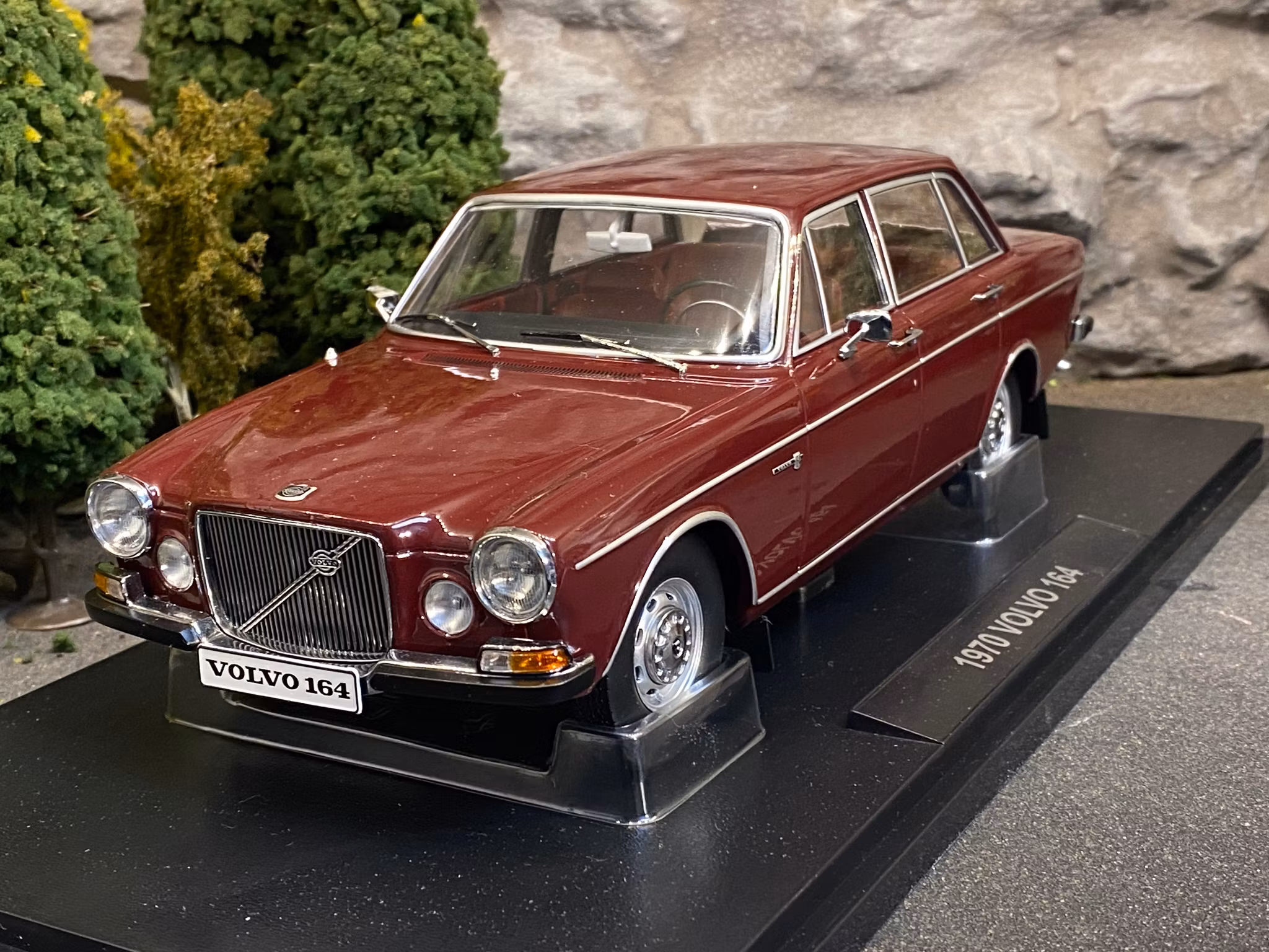 Miniature Volvo 164 1970 TRIPLE9 échelle 1/64 - Neuf