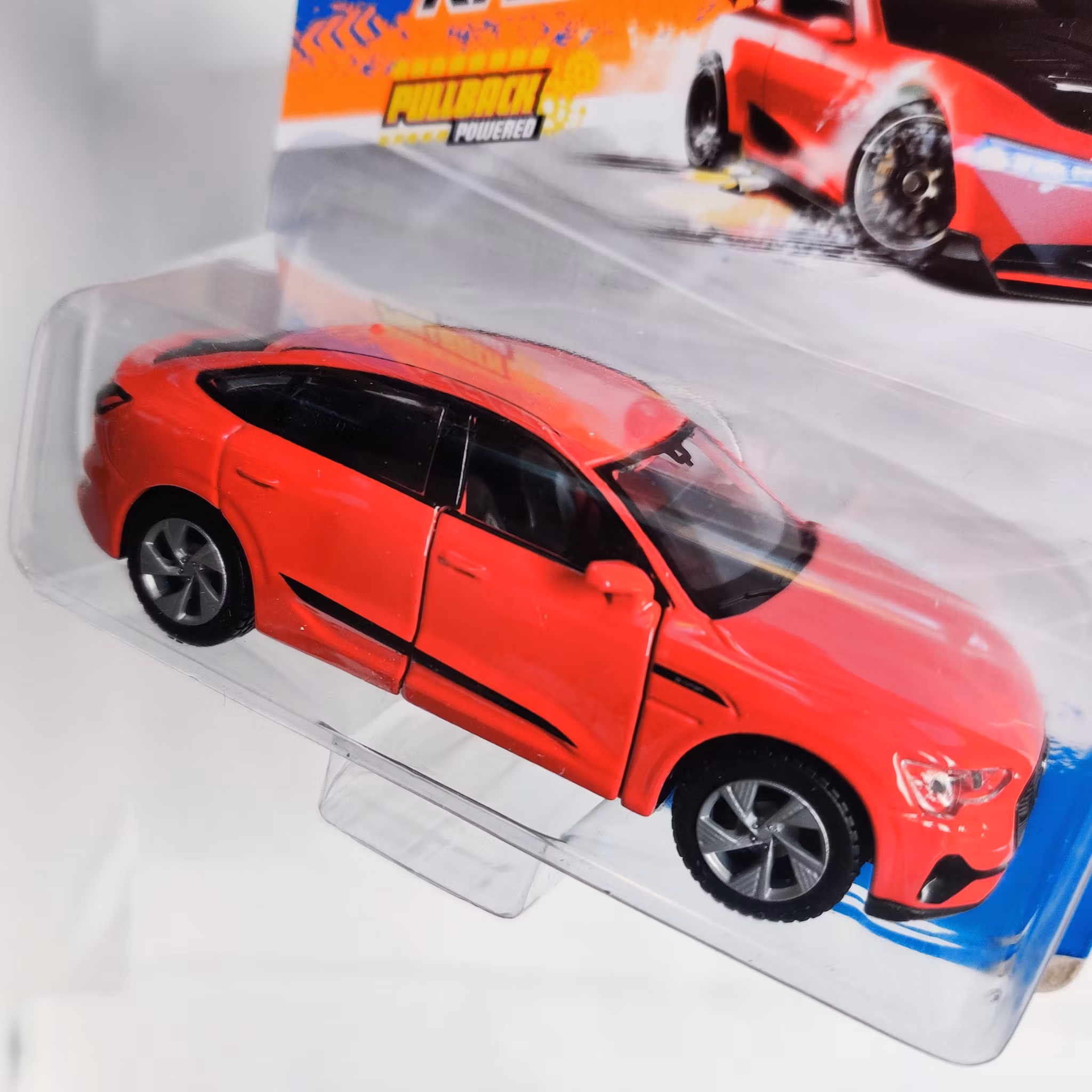 Skala 1/43 - Audi E-Tron med pullback motor från Maisto