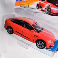 Skala 1/43 - Audi E-Tron med pullback motor från Maisto