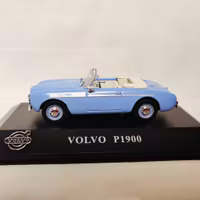Skala 1/43 Volvo P1900 ljusblå fr Atlas Editions