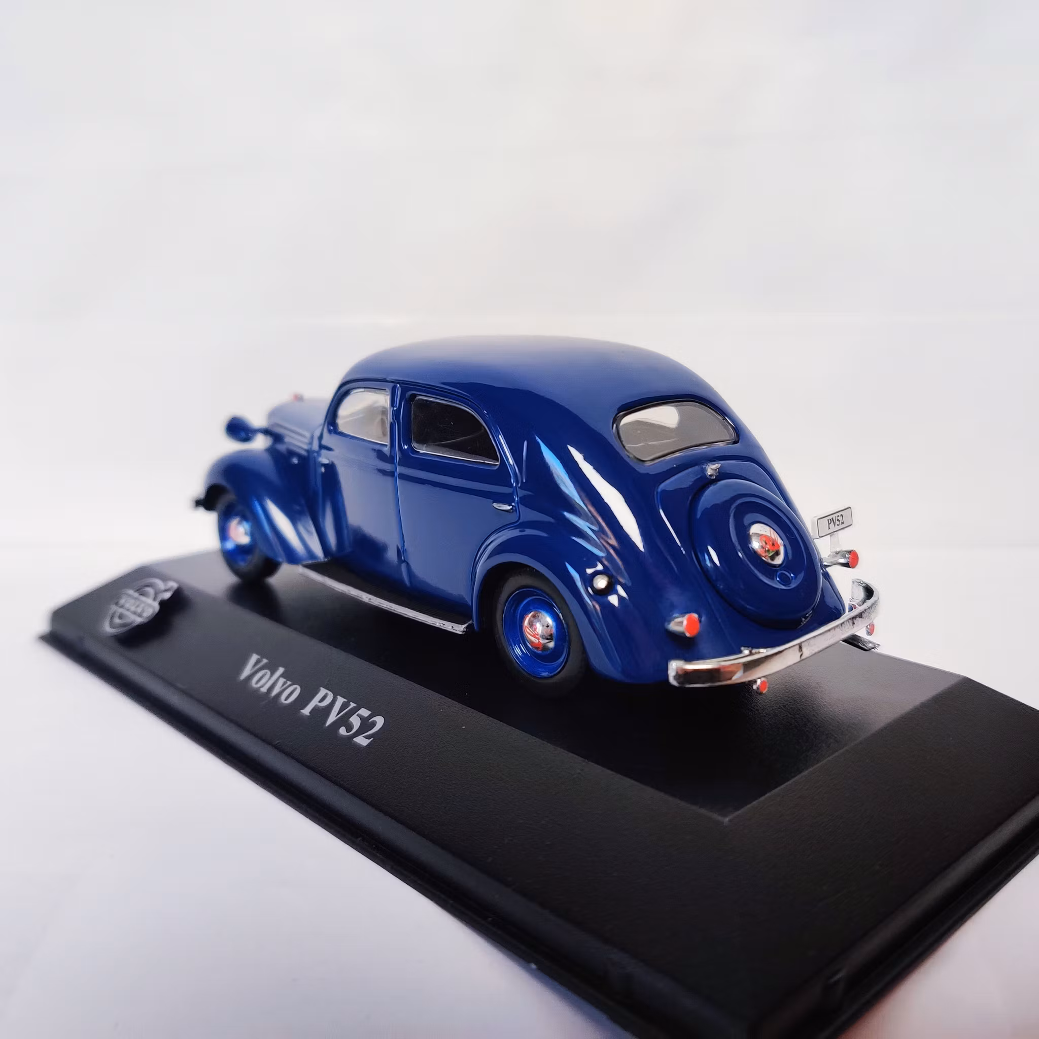 Skala 1/43 Volvo PV52 mörkblå fr Atlas Editions