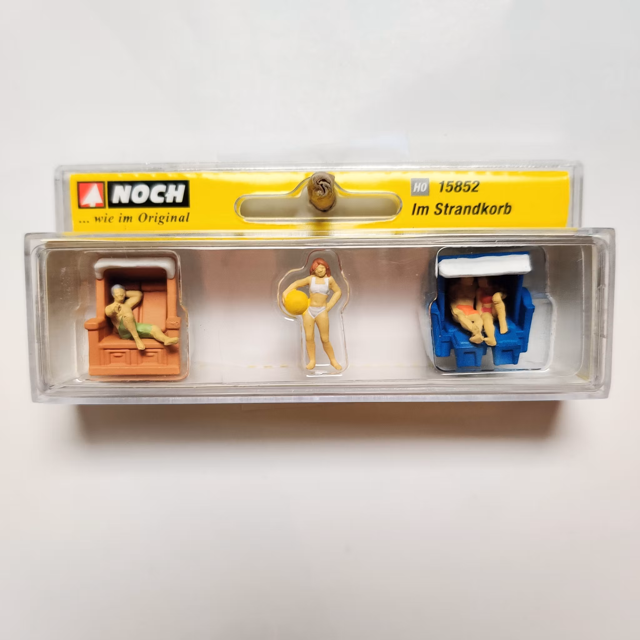 NOCH 15852 Skala H0, Figurer I solstolen/Figures In a Hooded Beach Chair