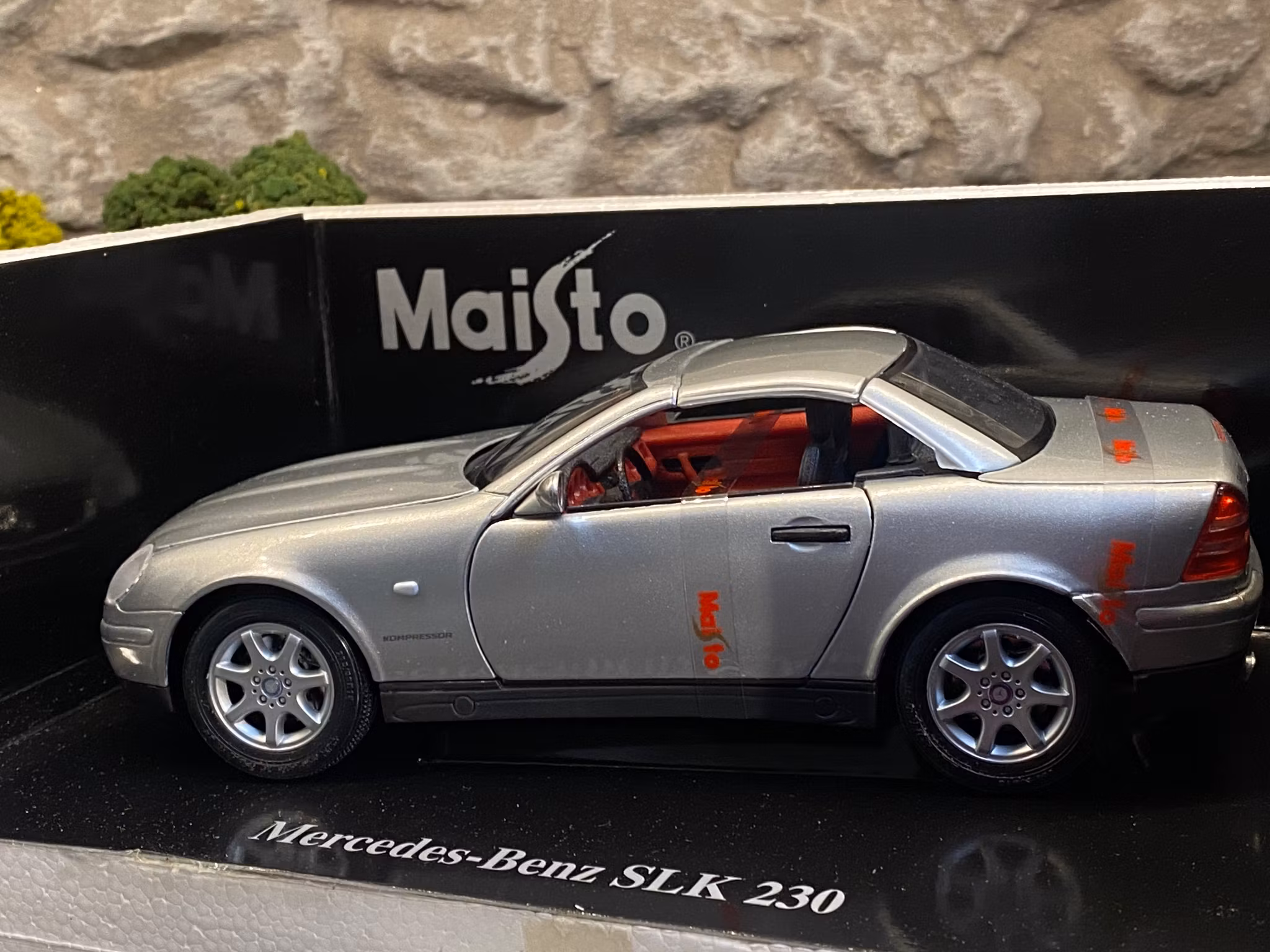 Skala 1/18 Mercedes-Benz SLK 230 fr Maisto