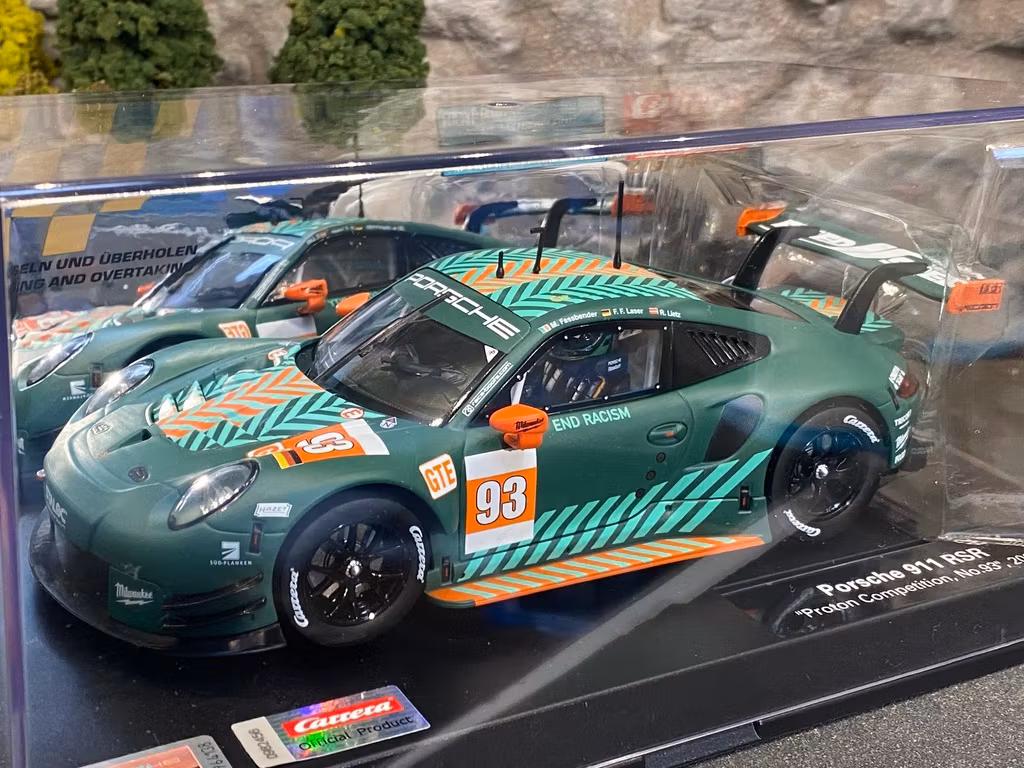 Skala 1/24 Digital/Analog slot car fr Carrera: Porsche 911 RSR #93 "Proton Competition" 2020