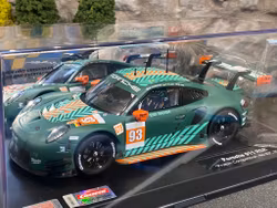 Skala 1/24 Digital/Analog slot car fr Carrera: Porsche 911 RSR #93 "Proton Competition" 2020