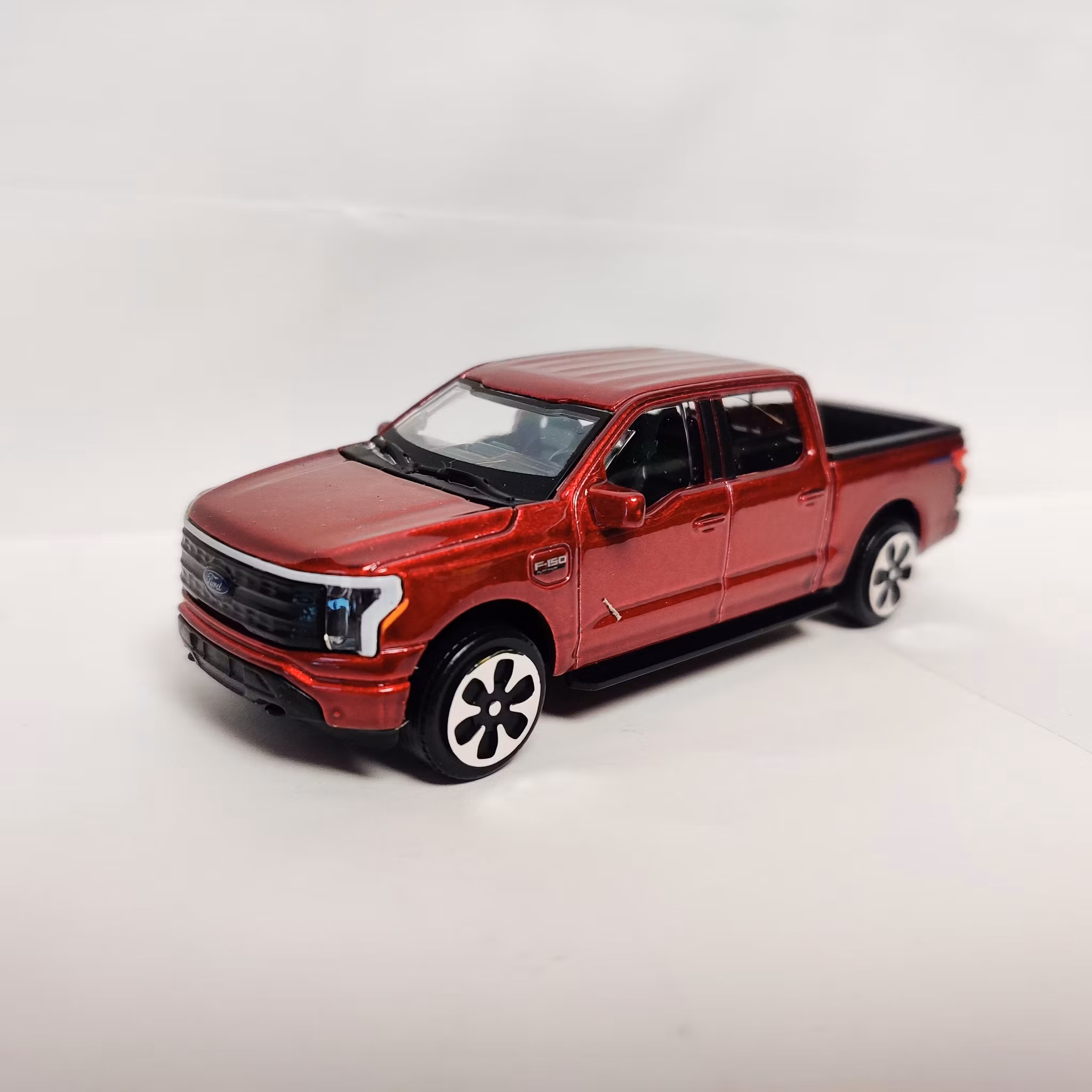 Skala 1/43 Ford F-150 Lightning Vit/orange fr Bburago