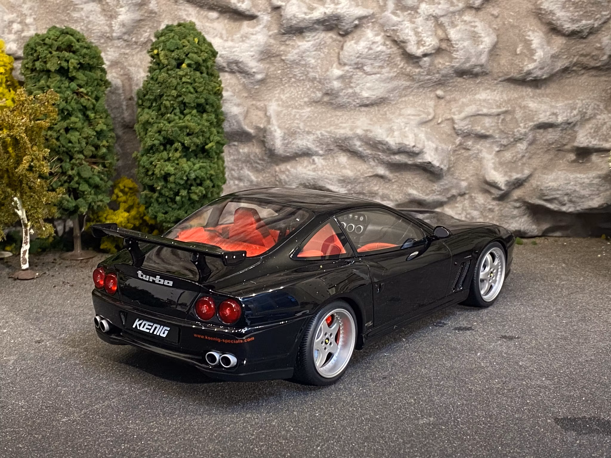 Skala 1/18 Koenig Special 550 1997, (Ferrari) Black GT-336 fr GT Spirit