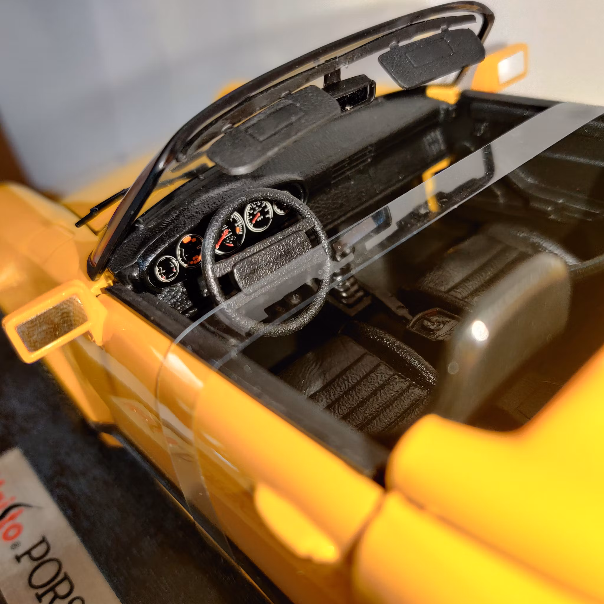 Skala 1/18 Porsche 911 Speedster 1989 fr Maisto