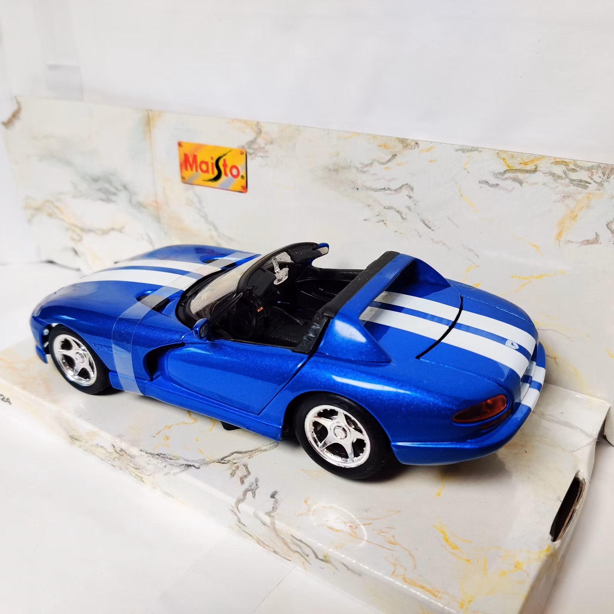 Skala 1/24 Dodge Viper RT/10 1997 fr Maisto
