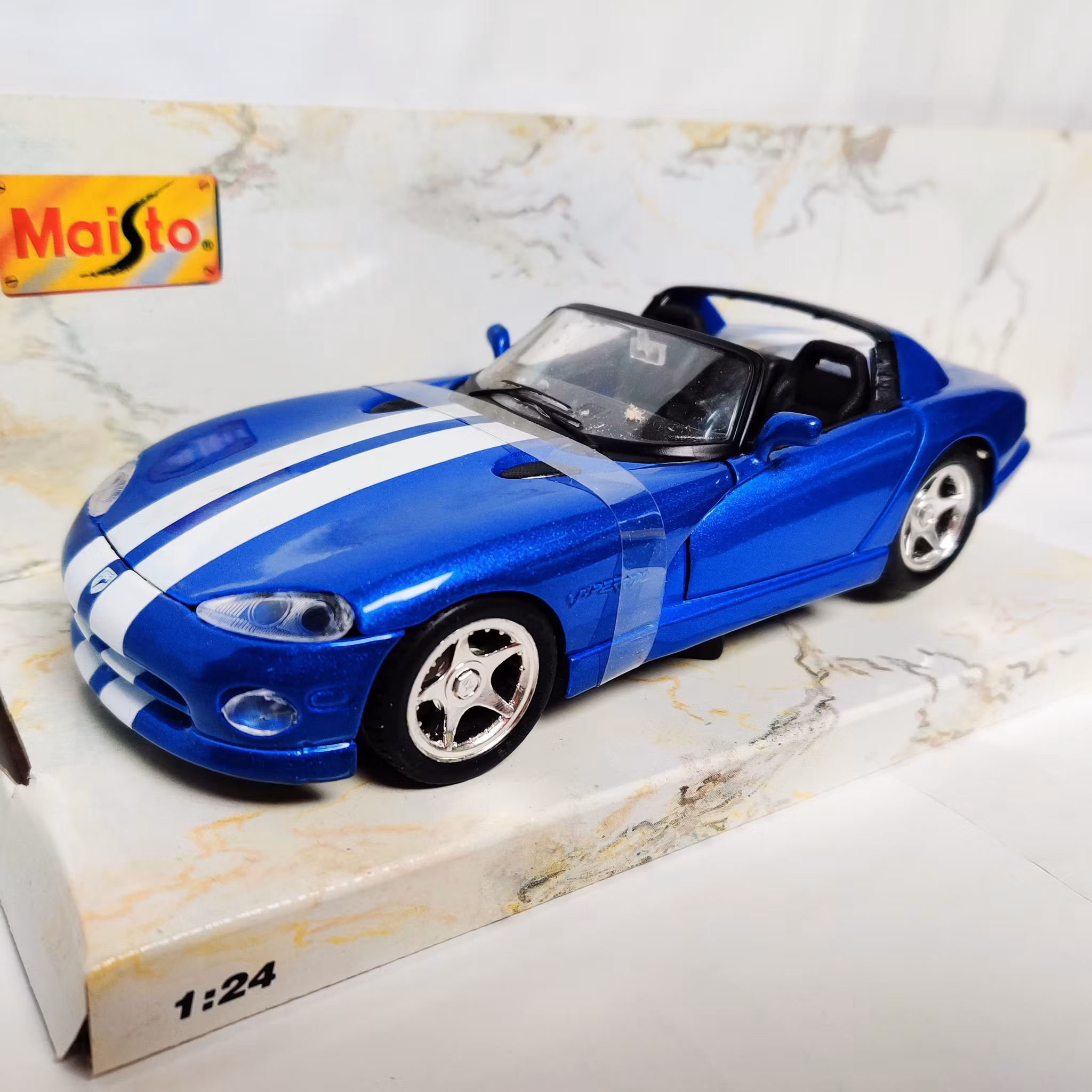 Skala 1/24 Dodge Viper RT/10 1997 fr Maisto