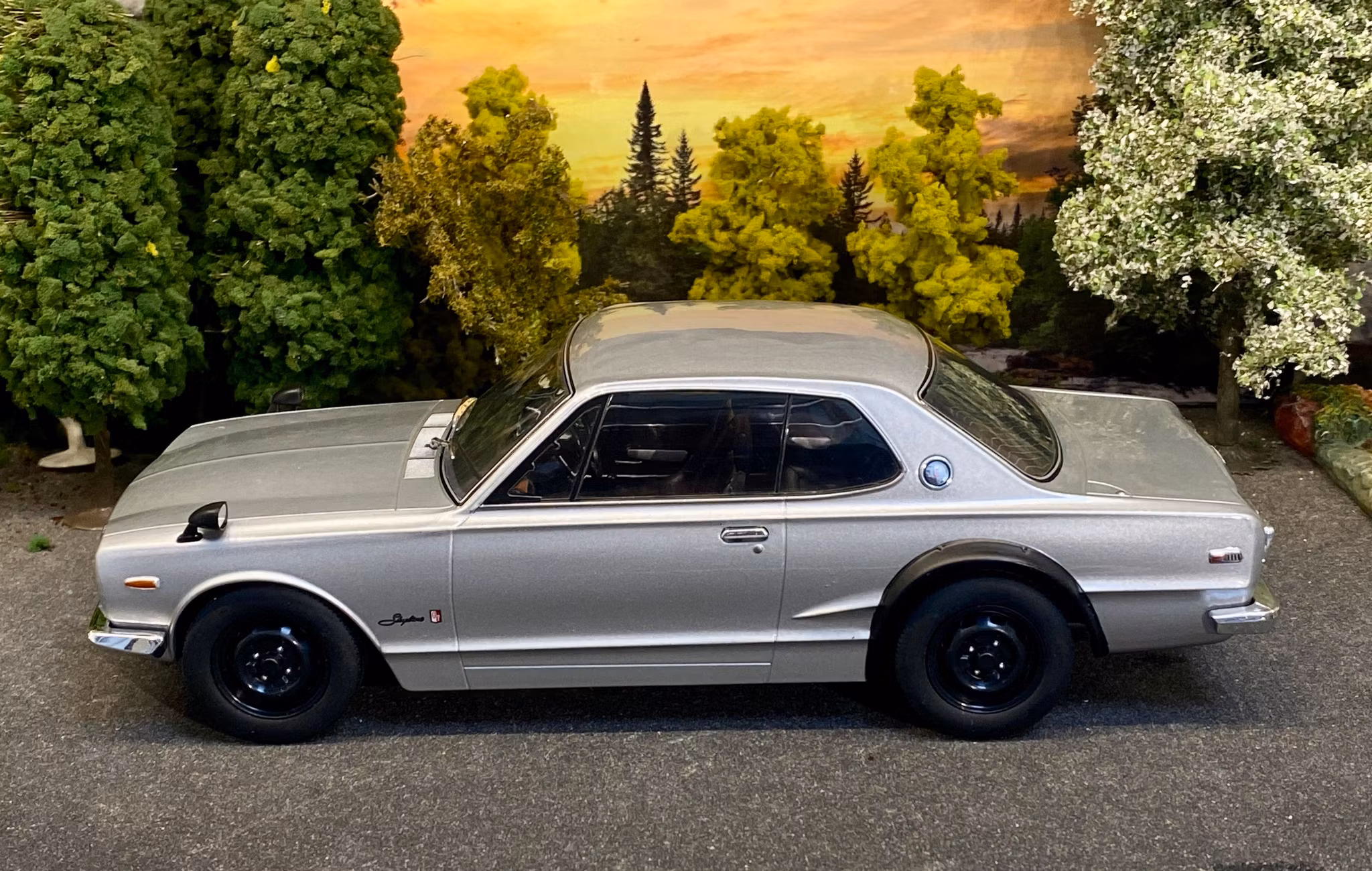 Skala 1/18 Nissan Skyline GT-R KGPC10, Silver Triple9 Collection