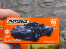 Skala 1/64 Matchbox "70-years" McLaren 720S Spider