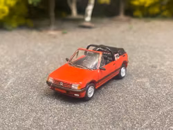 Skala 1/87 - Peugeot 205 Cabroilet, Red fr PCX87
