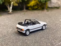 Skala 1/87 - Peugeot 205 Cabroilet, White fr PCX87