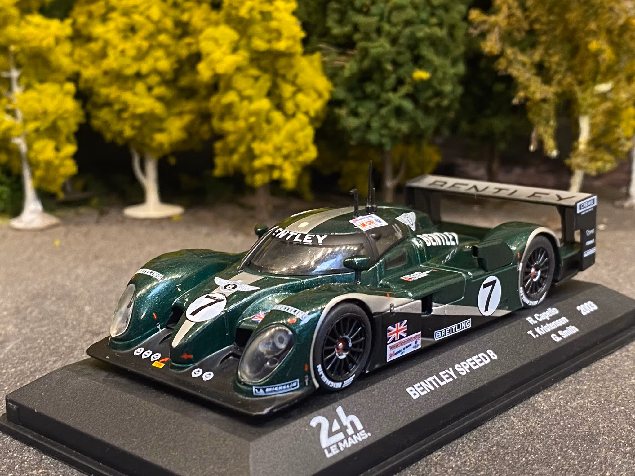 Skala 1/43: Bentley Speed 8 24H Le Mans fr SPARK