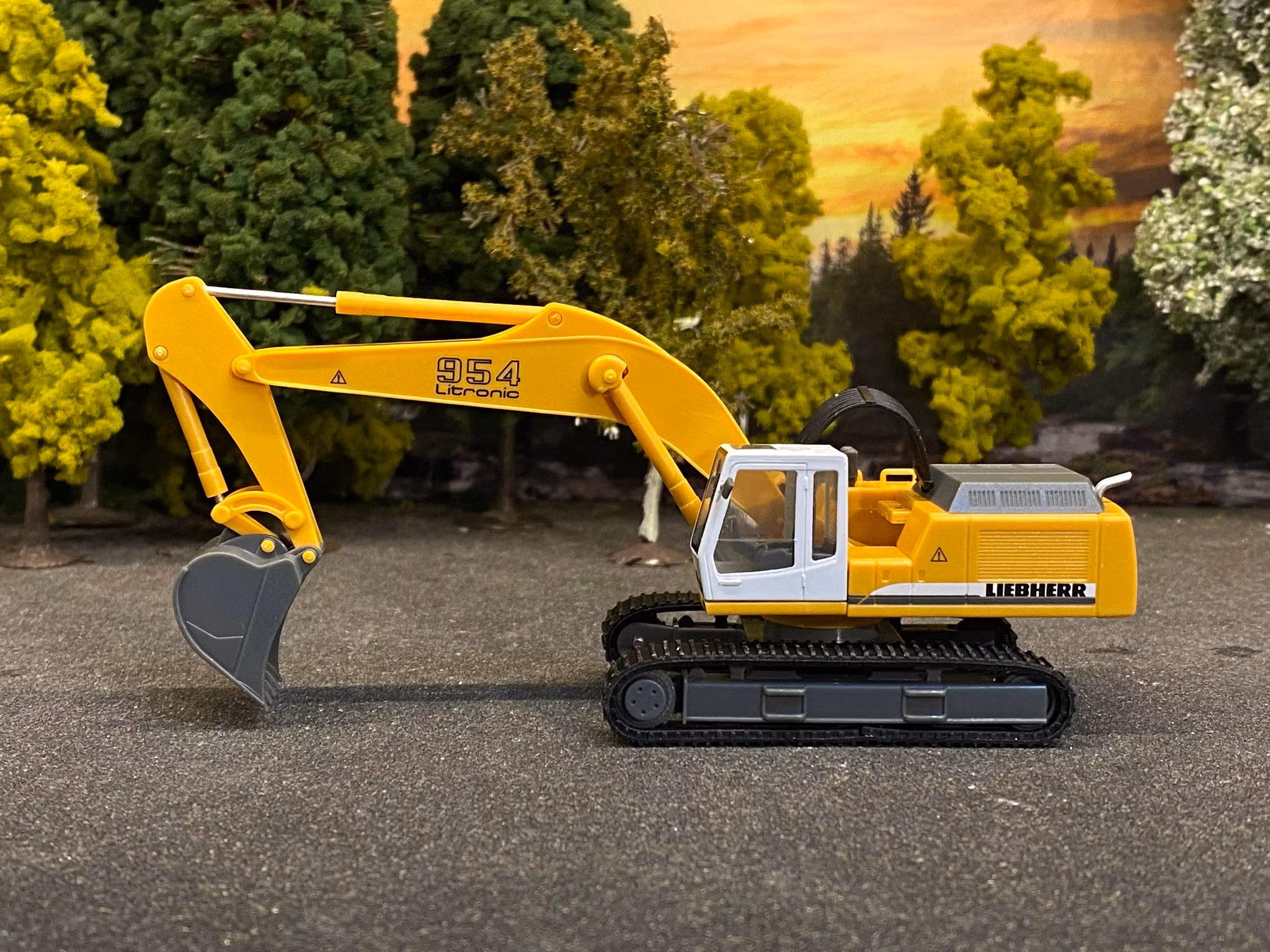 Skala 1/87 LIEBHERR CRAWLER EXCAVATOR "R954" fr Herpa