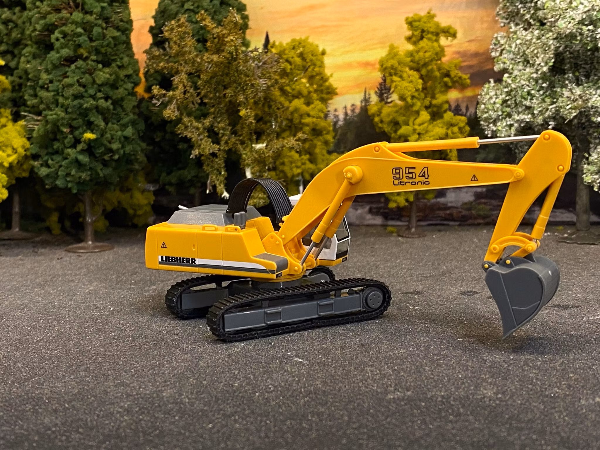 Skala 1/87 LIEBHERR CRAWLER EXCAVATOR "R954" fr Herpa